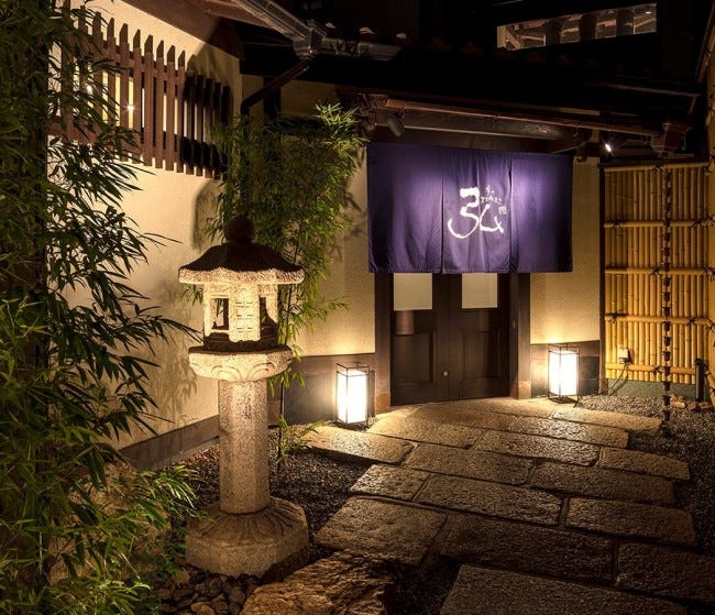 タイ料理も？京都の人がおすすめする「川床で楽しむ絶品グルメ」3選