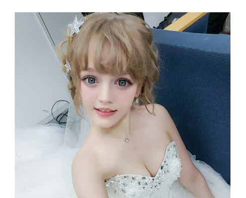 “リアルバービー”ダコタ・ローズ、胸元チラリのドレス姿に「超絶可愛い」「マジで天使」と反響