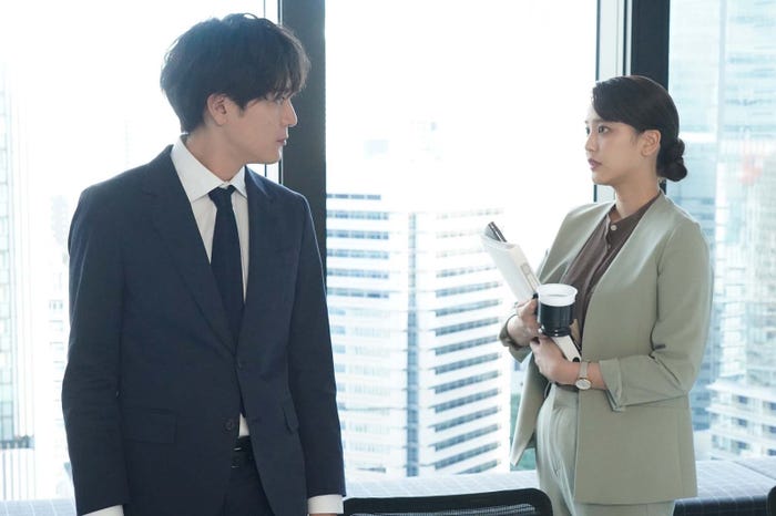 間宮祥太朗、山崎紘菜「真夏のシンデレラ」第9話より(C)フジテレビ