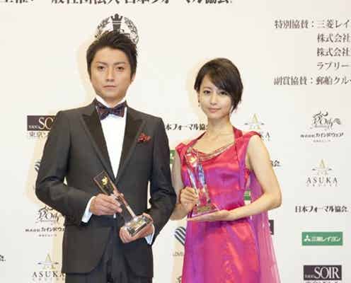 堀北真希、スリットドレスで大人の色気 藤原竜也を“逆エスコート”