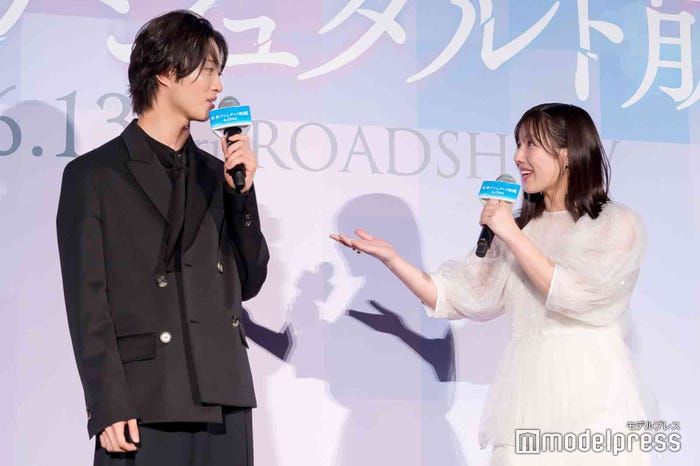 佐藤新、渡邉美穂(C)モデルプレス
