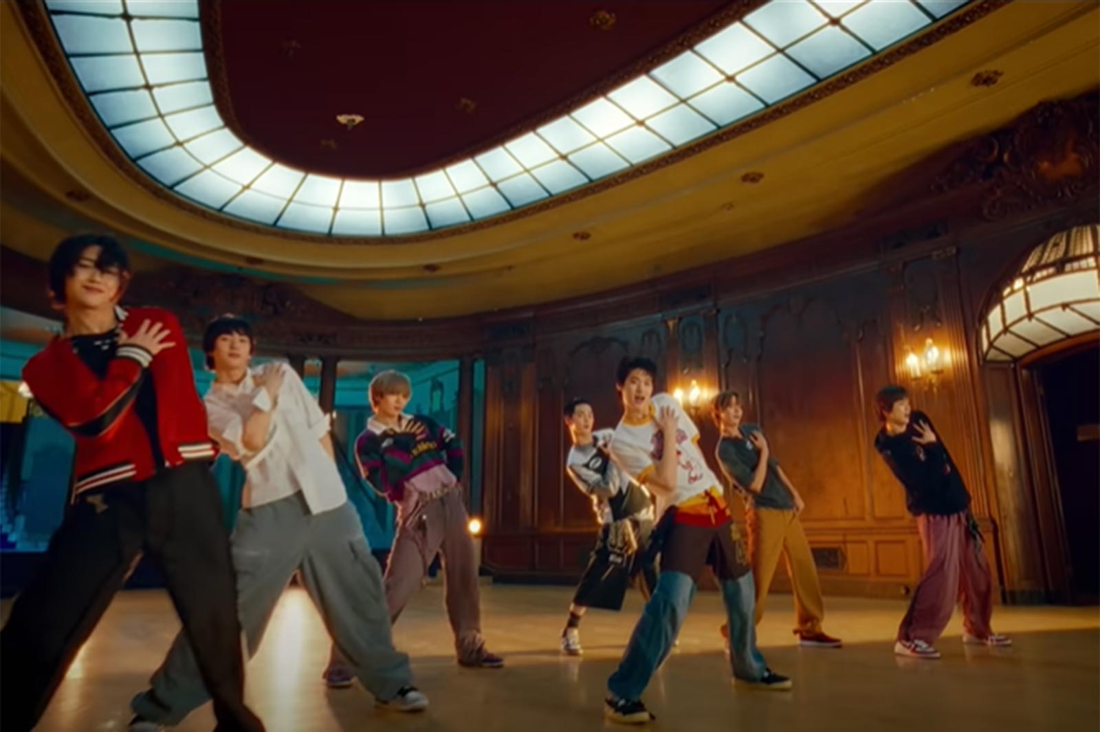 「Get A Guitar」MV／SMTOWN公式YouTubeより