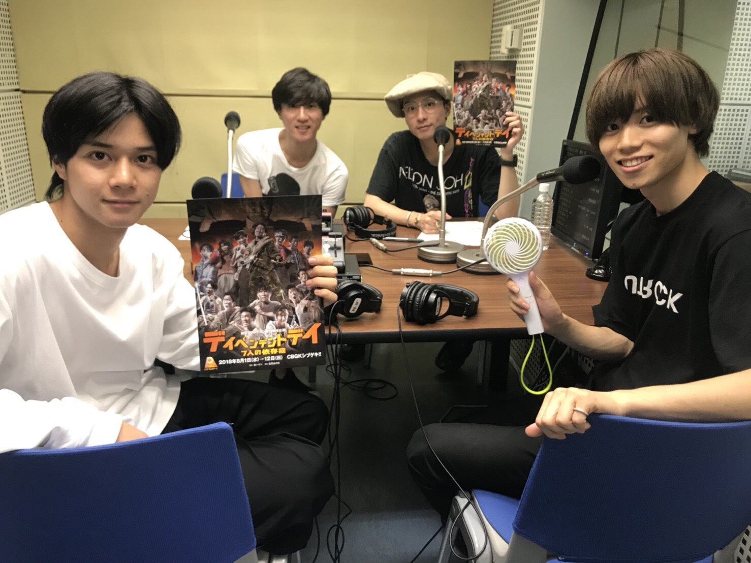 劇団プレステージ第13回本公演「ディペンデントデイ～7人の依存症～」は12日までCBGKシブゲキ！！にて上演中（提供写真）