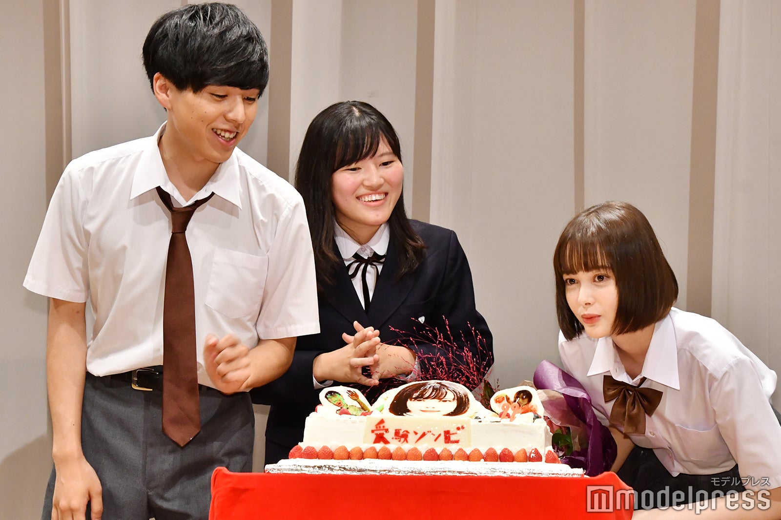 坂東龍汰、伊藤佑里香さん、玉城ティナ（C）モデルプレス