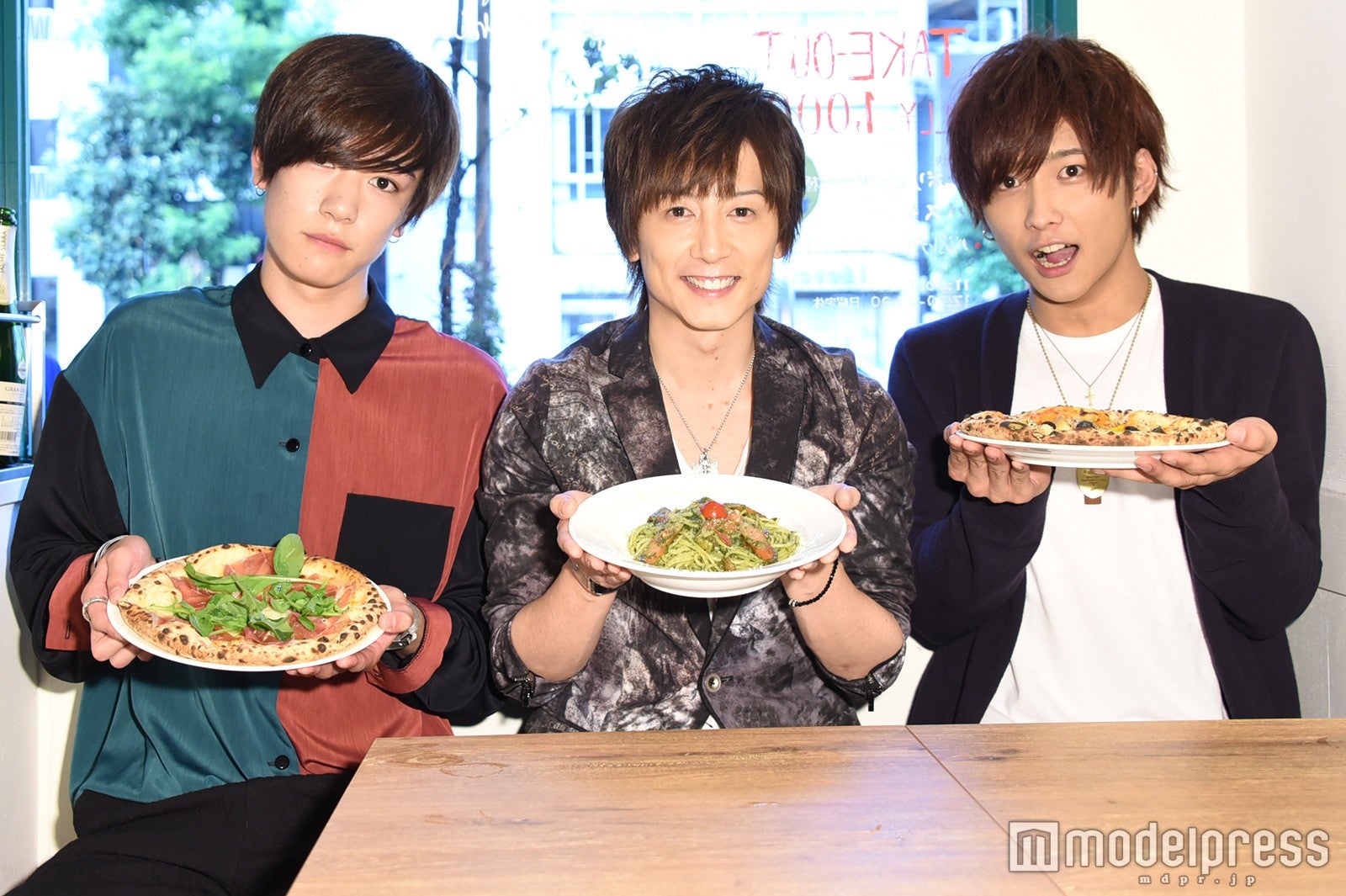 （左から）内藤秀一郎、青木隆治、時人（C）モデルプレス