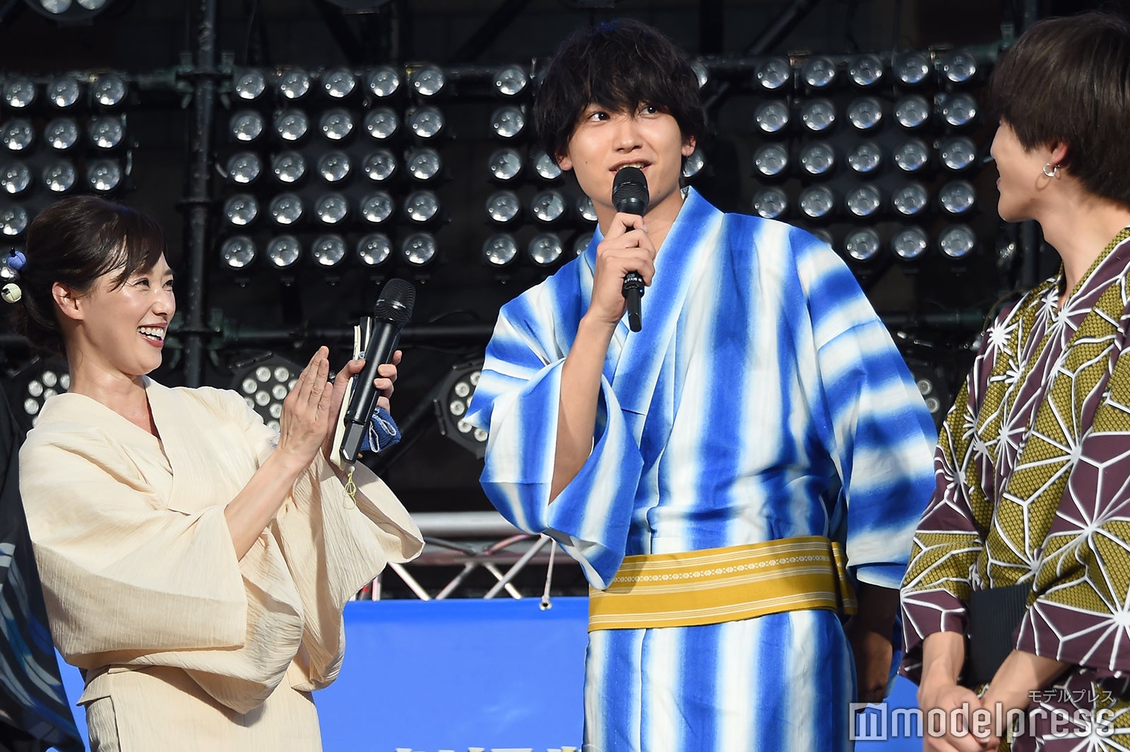 （左から）大塚寧々、金子大地、志尊淳（C）モデルプレス