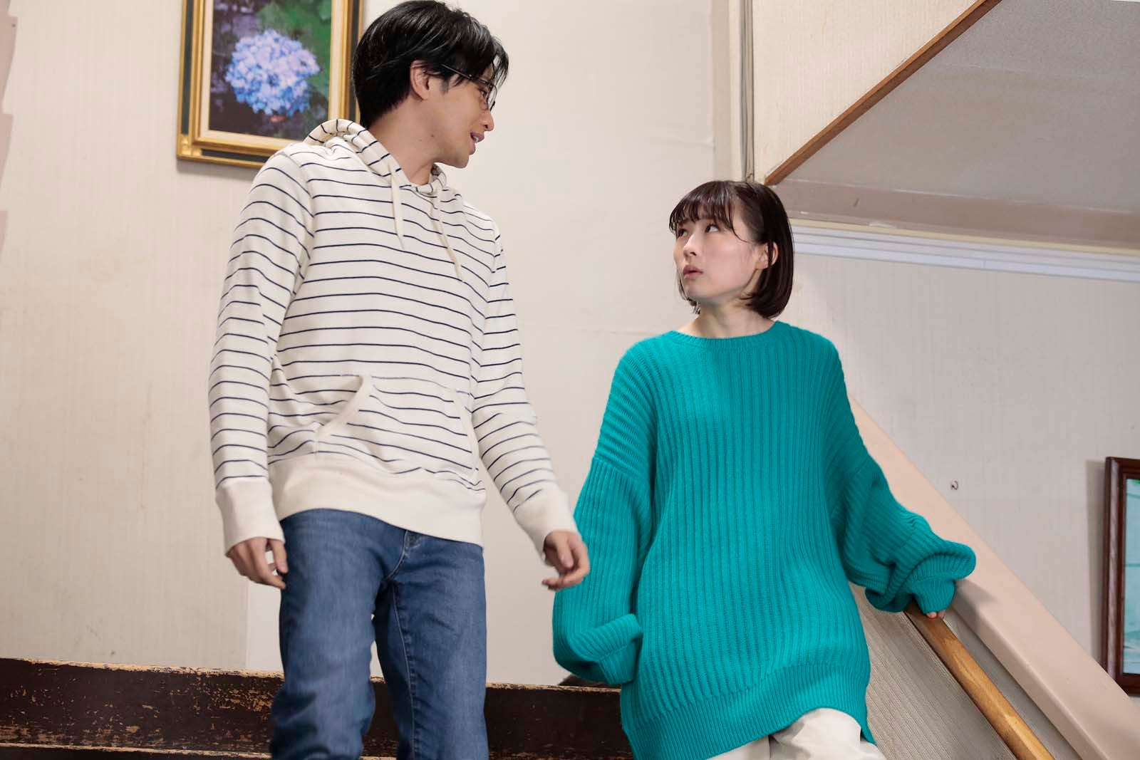 中島健人、伊藤沙莉「シッコウ！！～犬と私と執行官～」第4話より（C）テレビ朝日