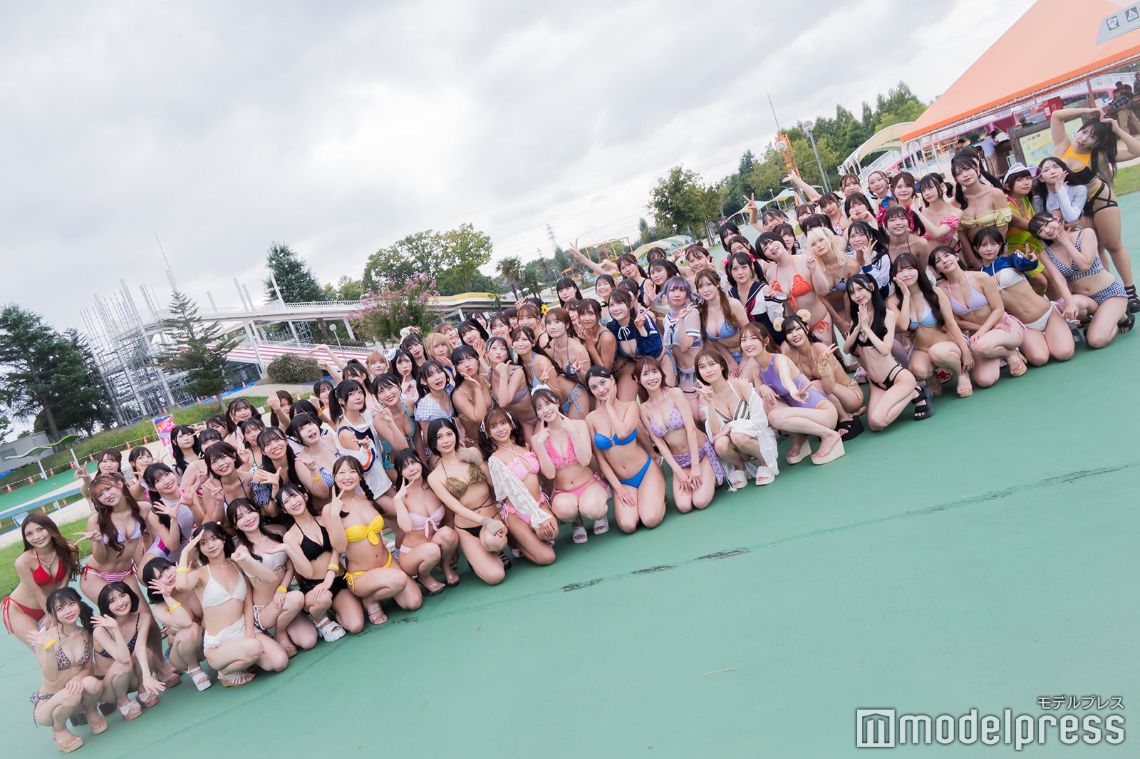 水着美女約100名が圧巻集結 プール撮影会が熱気と笑顔に包まれる【フレッシュフェス2025大団円 in しらこばと水上公園】