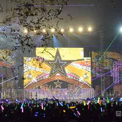 生中継時の会場の様子／「AKB48 2013真夏のドームツアー～まだまだ、やらなきゃいけないことがある～」東京公演4日目より