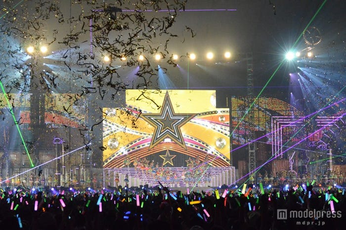 生中継時の会場の様子/「AKB48 2013真夏のドームツアー~まだまだ、やらなきゃいけないことがある~」東京公演4日目より