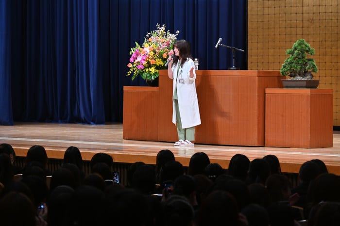 橋本環奈(C)テレビ朝日