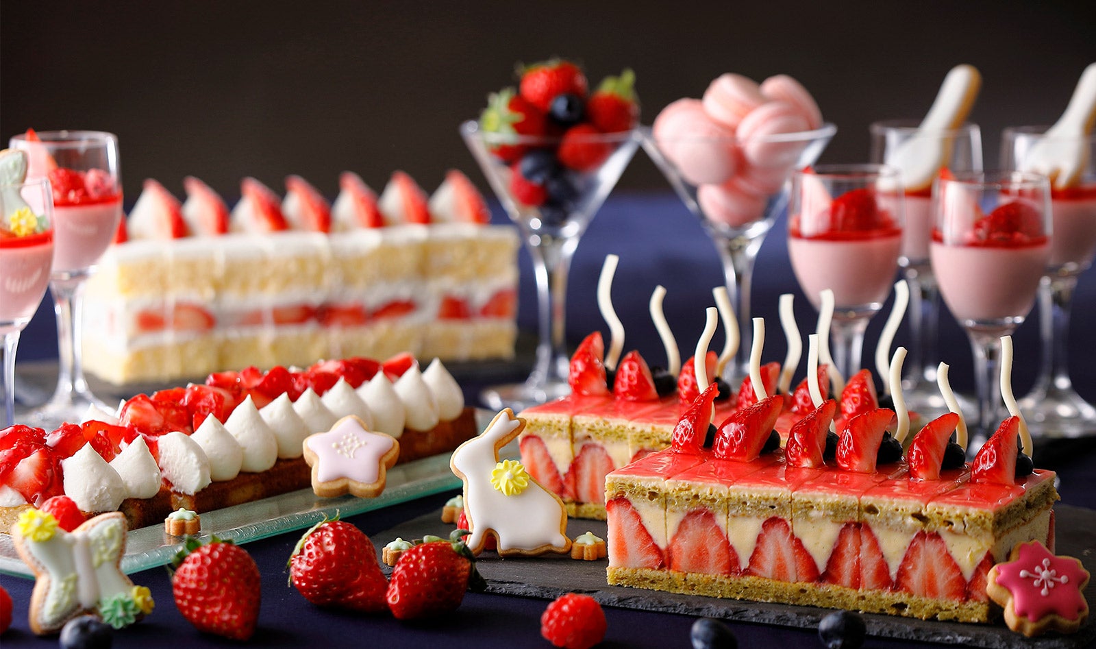 人気の「ナイトスイーツブッフェ」が限定復活　いちごの日には特別メニューも