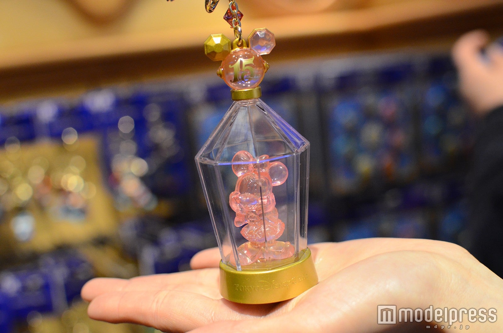 ライトキーチェーン各￥1500（C）モデルプレス