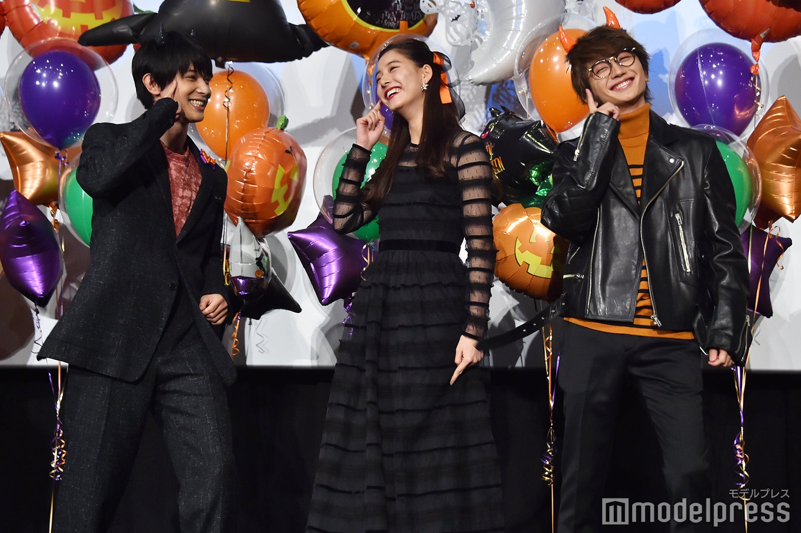 “トリコダンス”を踊った（左から）吉沢亮、新木優子、Nissy （C）モデルプレス