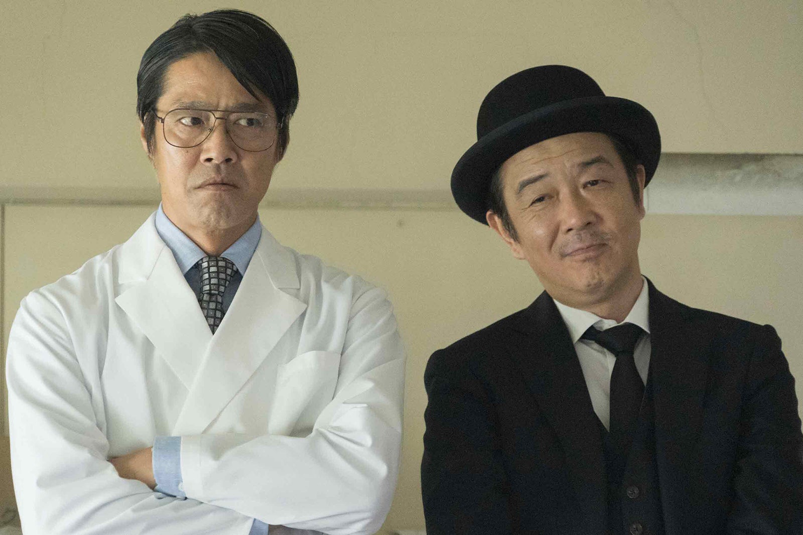 堤真一、リリー・フランキー（C）2020 松竹 フジテレビジョン