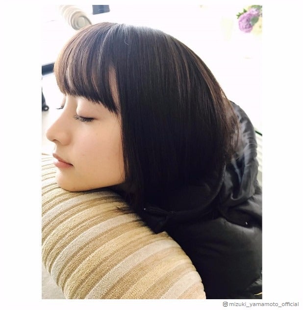 山本美月「髪切った？」驚きの声続出 居眠りショットが美しすぎる