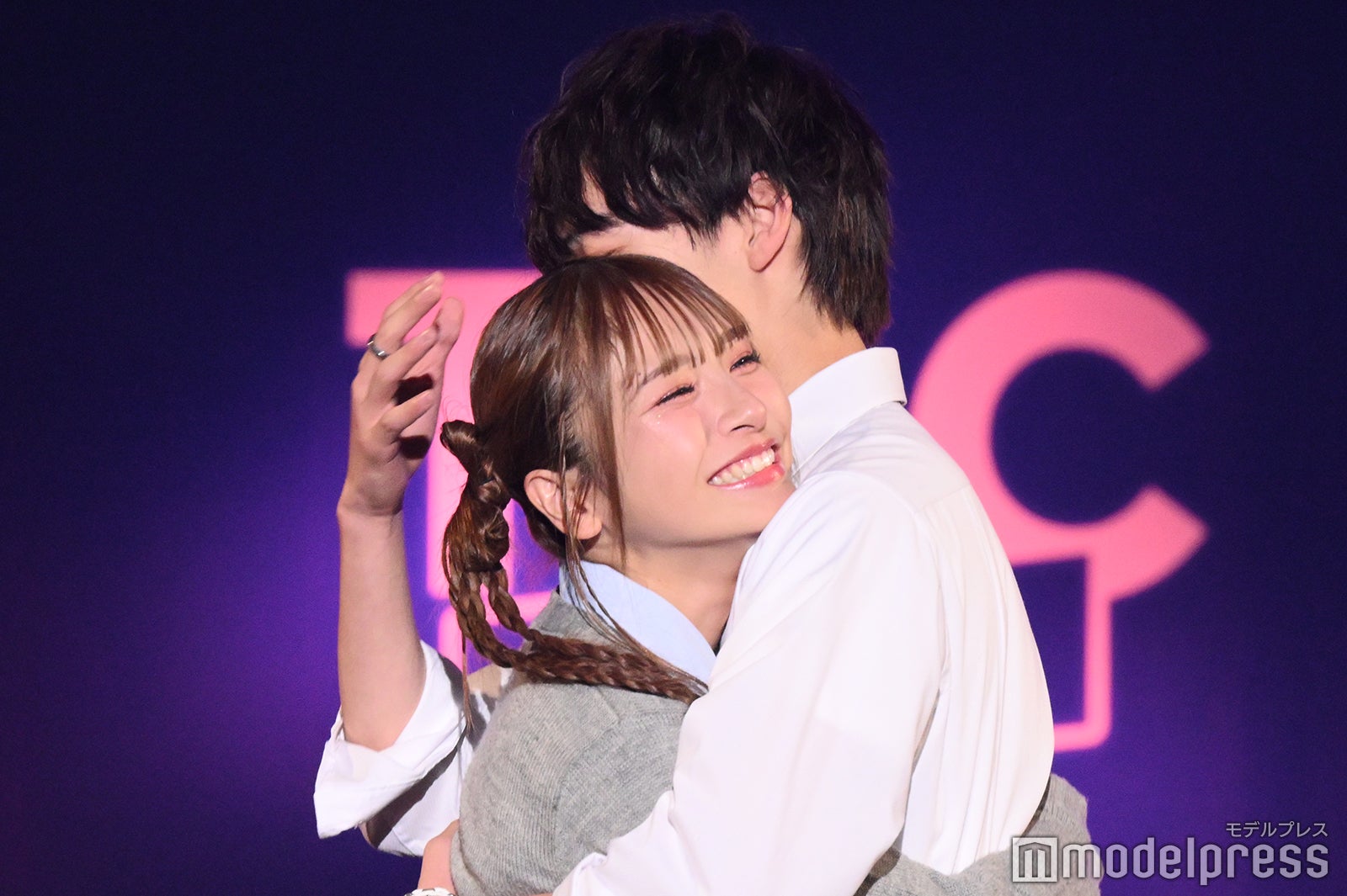 今日好き」“しょうせら”土屋惺来＆角田翔カップル、ハグ＆頭