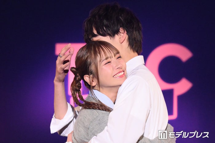 「今日好き」“しょうせら”土屋惺来＆角田翔カップル、ハグ＆頭ポンポンで甘さ全開【TGC teen 2024 Winter】