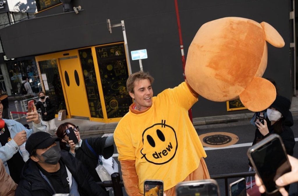 ジャスティン・ビーバー、本人降臨で渋谷大パニック　妻のヘイリー同伴で極秘来日