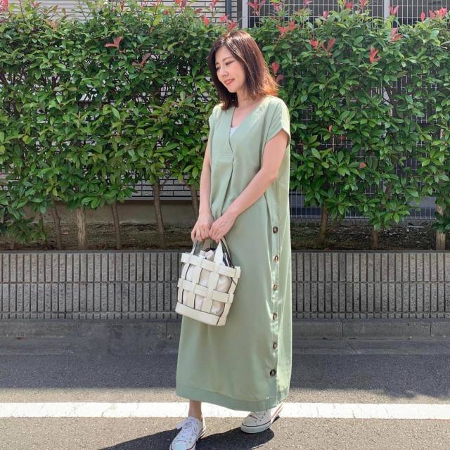 スニーカーなのに上品 きれいめ派さんに贈る 夏服 スニーカーのコツ4選 モデルプレス