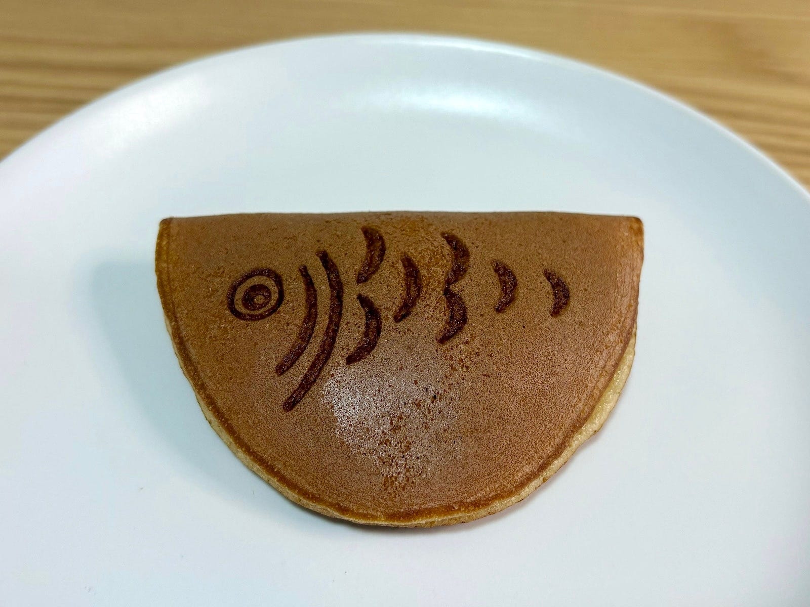 こいの絵柄が焼印されたどら焼き生地がかわいらしい！