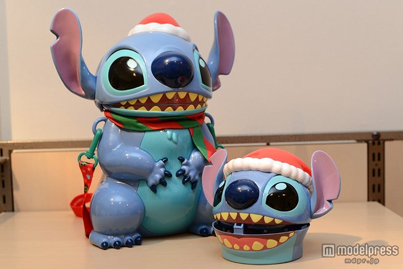 （左）ポップコーン、バケット付き￥2100（右）スクランプまん、スーベニアケース付き￥880