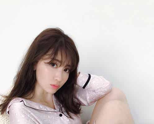 小嶋陽菜、SEXYパジャマ姿で美脚あらわ「色気がすごい」「最高に可愛い」と反響