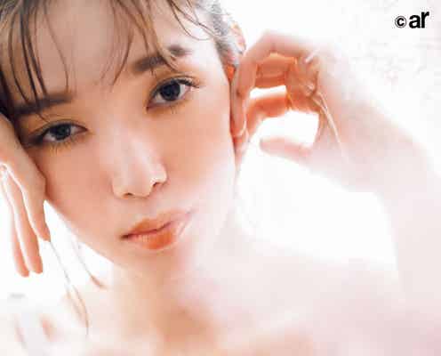 佐藤栞里、SEXY肌見せでアンニュイな表情