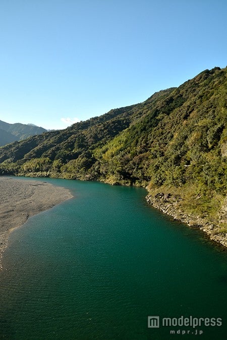 仁淀ブルーと呼ばれる青さの仁淀川