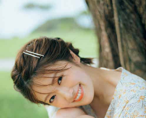 乃木坂46樋口日奈、スラリ美脚披露 沖縄を堪能する姿が可愛すぎる限定クリアファイル公開<恋人のように>