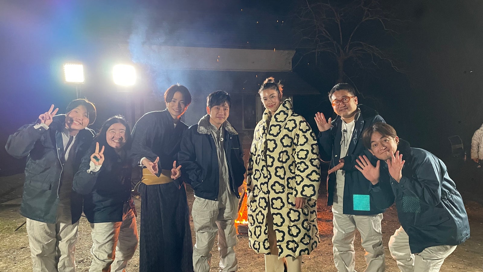 （左から）まひる、よしこ、菊池風磨、二宮和也、森星、なすなかにし（C）日本テレビ