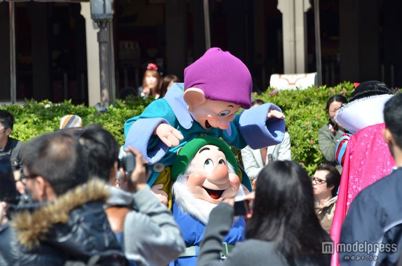 東京ディズニーリゾート30周年パレードがスタート／「ハピネス・イズ・ヒア」パレード公開