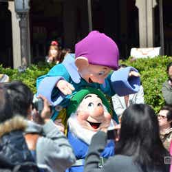 東京ディズニーリゾート30周年パレードがスタート/「ハピネス・イズ・ヒア」パレード公開