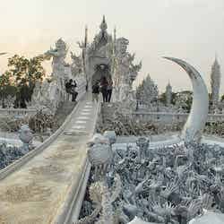Wat Rong Khun by Thanate Tan