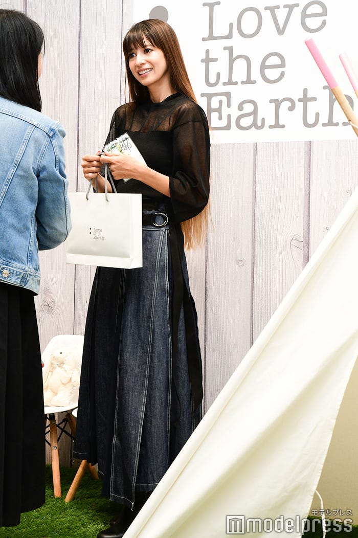 お渡し会の様子/吉川ひなの (C)モデルプレス