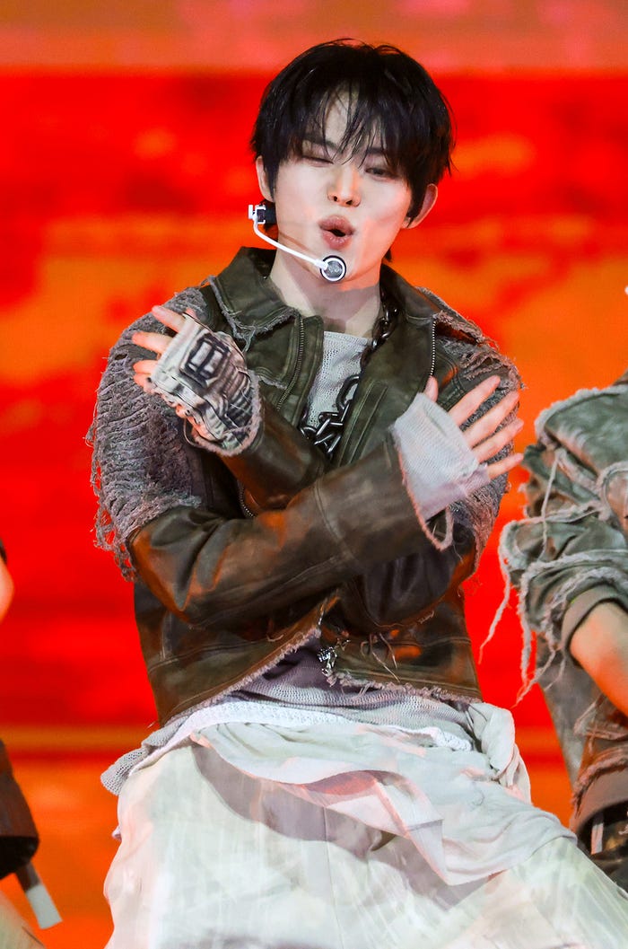 CLOSE YOUR EYES(C)HLL ALL RIGHT RESERVED