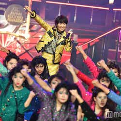 モデルプレス - “ラストバブリーダンス”登美丘高校ダンス部、荻野目洋子とレコ大でド派手ステージ