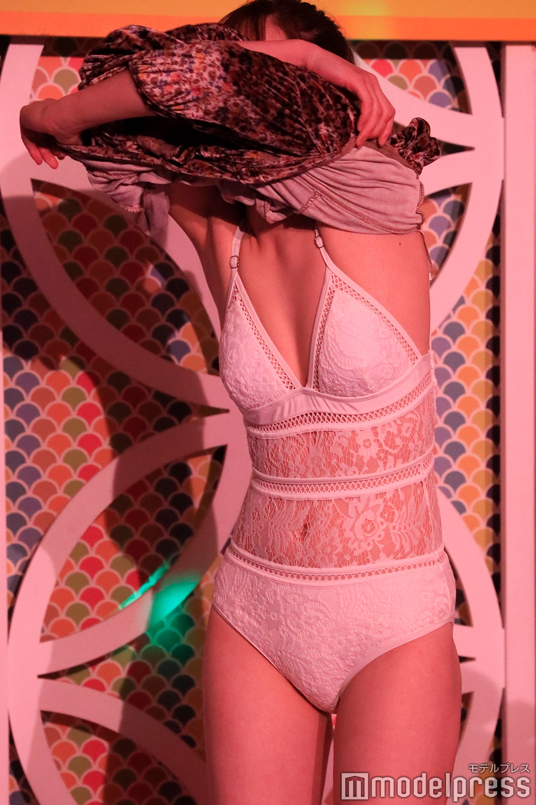 生着替えを披露したヲヲタリンリン（C）モデルプレス