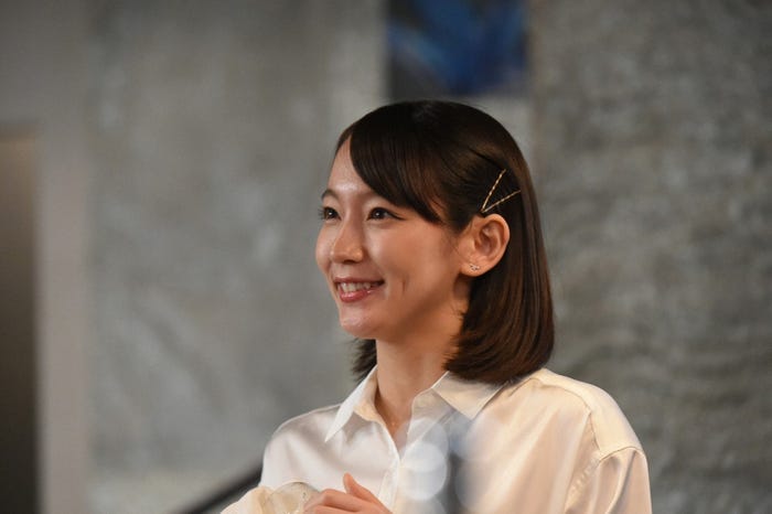 魔性の女っぷりが話題となった吉岡里帆「カルテット」第1話より(C)TBS