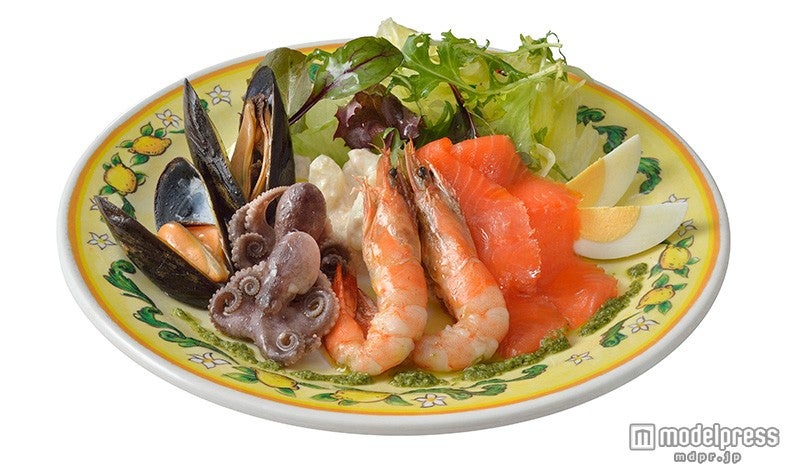 ジェノヴァ風シーフードサラダ¥1160／（C）Disney