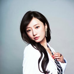 松本まりか、色気たっぷり美人女医役に「突っ込みどころ満載かと思う」<神酒クリニックで乾杯を>