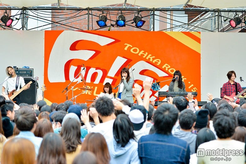 大阪成蹊大学・大学祭ライブの様子／撮影：河上良（RYO KAWAKAMI）