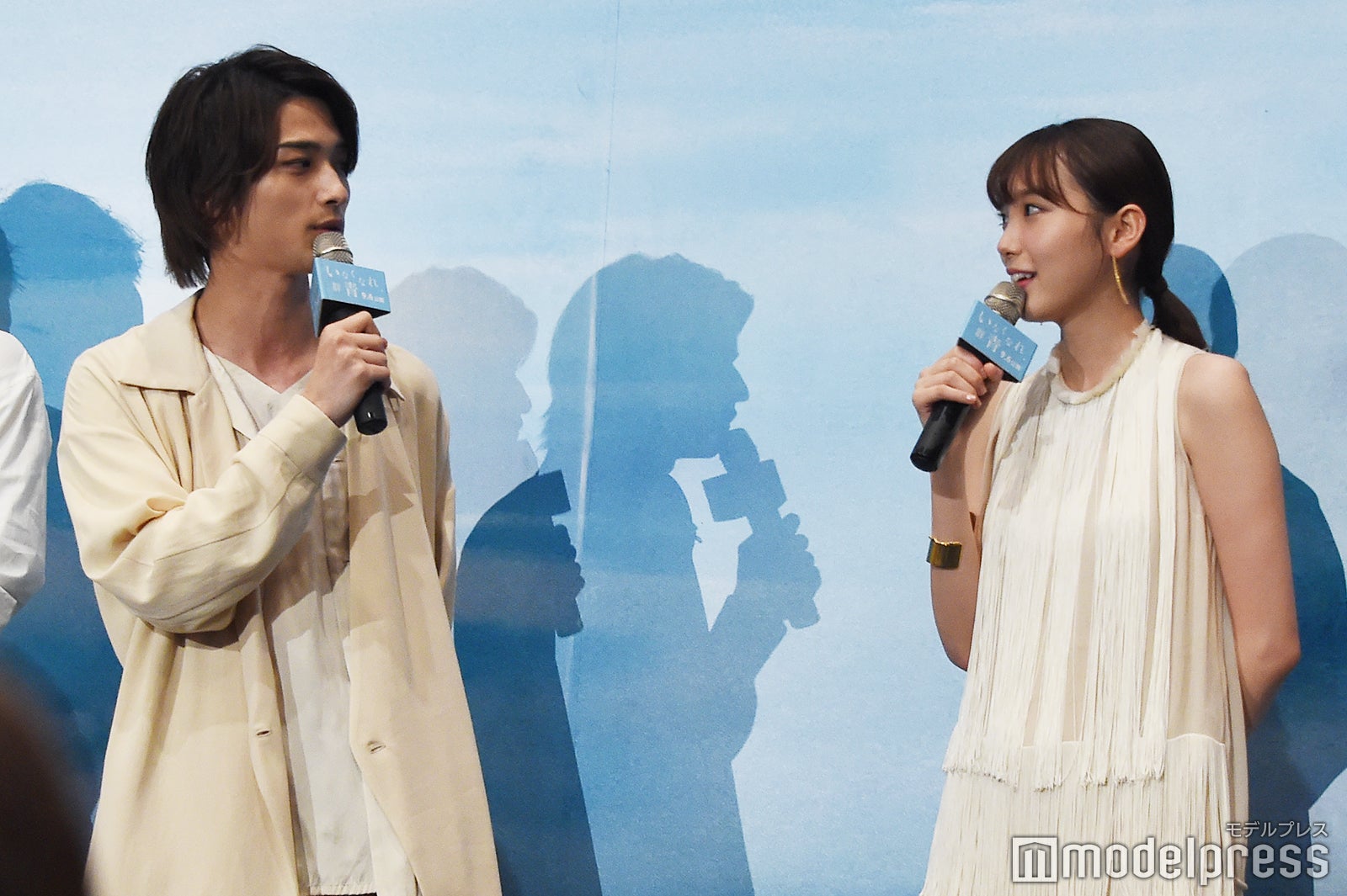 お互いの役柄と性格について話す横浜流星（左）、飯豊まりえ（右） （C）モデルプレス