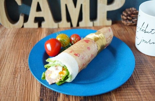 スパムとゆで卵とたっぷりレタスのサンドイッチ