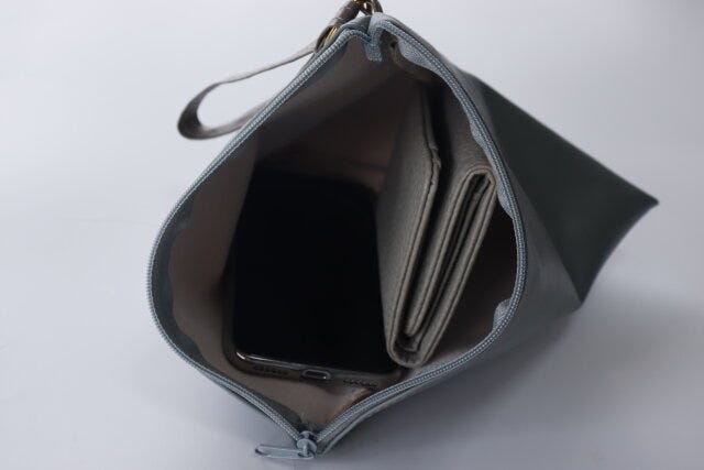 セリア　トライアングルバッグ