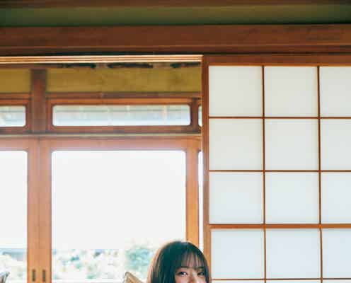 西野七瀬、スラリ美脚披露 グラビアで可憐に魅せる