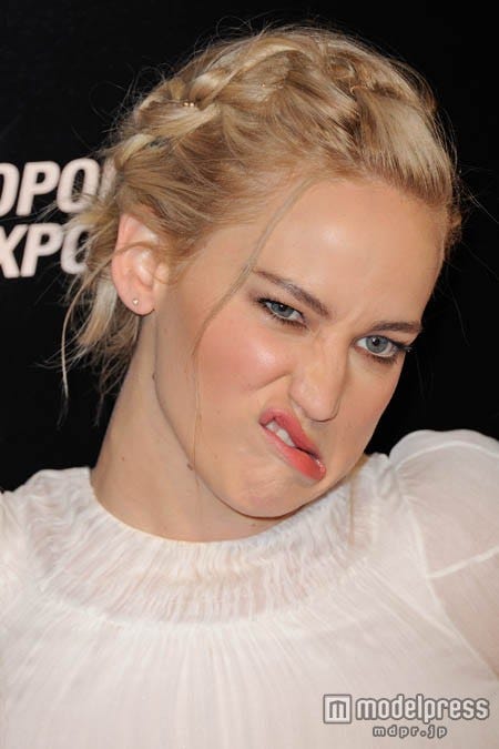 それなりにギャップあるものの、美人はヘン顔もOK?Newscom/Zeta Image