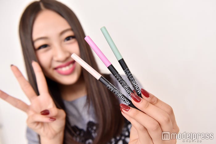 メイベリンのアイラインはメンバーに貸すことも!(C)モデルプレス