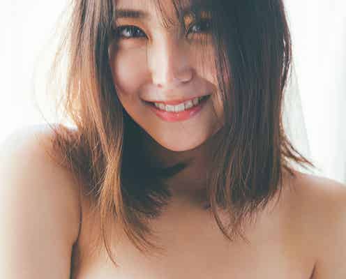 白間美瑠、布に包まり美ボディ大胆披露 最新写真集掲載カット5枚解禁<Aventure>