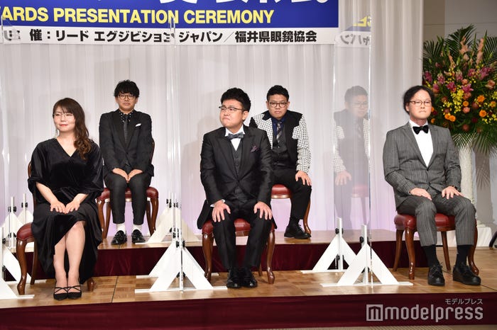 (前列左から)山崎ケイ、橋本直、稲田直樹(後列左から)ミキ・亜生、昴生 (C)モデルプレス